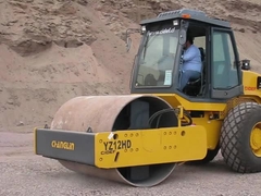 Compacteur à rouleaux mini-vibrants GYD102J hydraulique de 10 tonnes pour la construction de routes gouvernementales