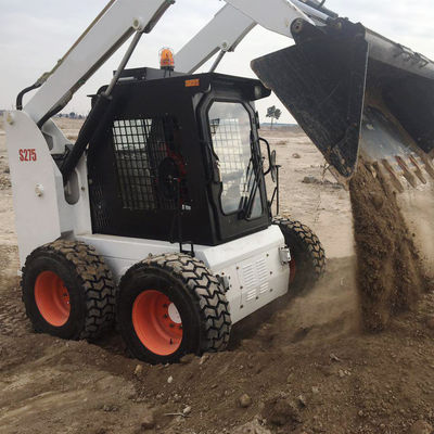 275F 55KW 0,7 Tonnes Compact Skid Steer Chargeur 0,53M3 Avec système de transmission de puissance